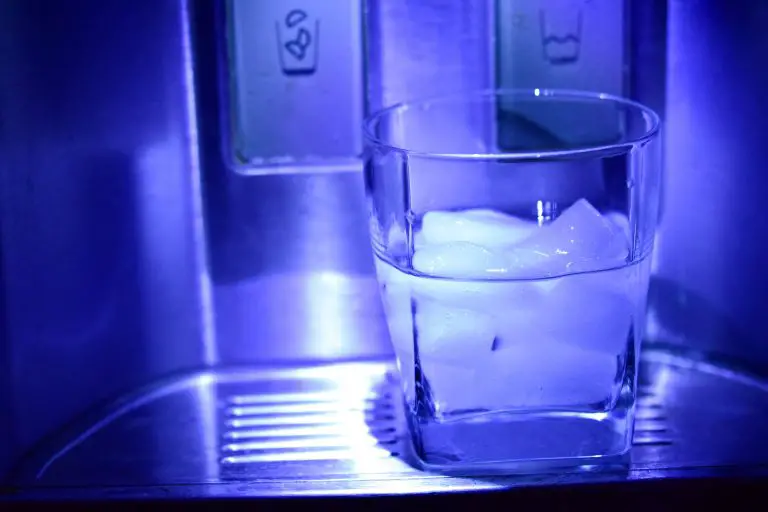 How Long Does It Take Water to Freeze in a Freezer (2)