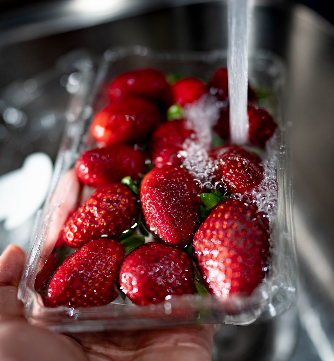 How to Store Strawberries After Washing